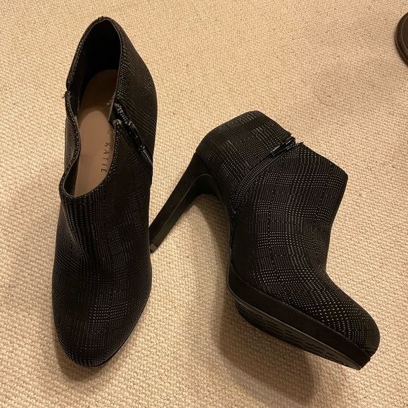 Kelly & Katie Shoes - Kelly and Katie high heeled booties. Size 8. New never worn